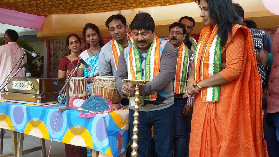 Lamp lighting at a cultural programme